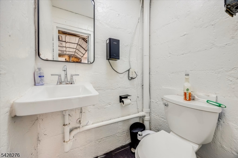 46 4th St Property Photo 13