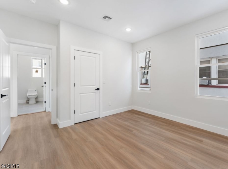 977 Sanford Ave 1 Property Photo 13