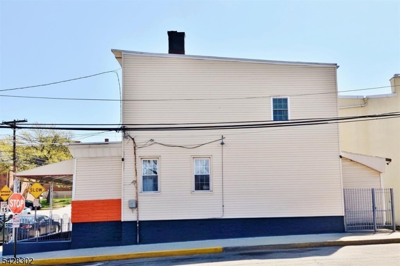 1303 26th St Property Photo 3