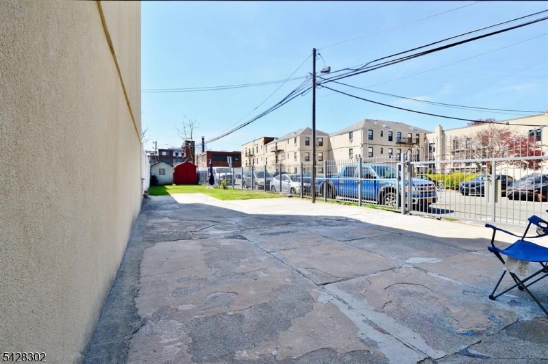 1303 26th St Property Photo 39