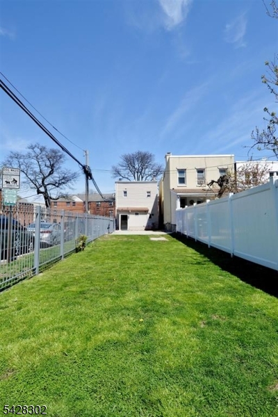 1303 26th St Property Photo 41
