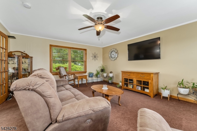 10 Chestnut Ave Property Photo 3