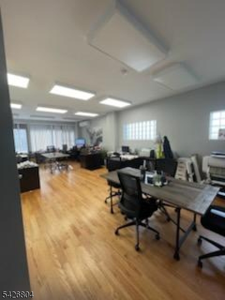 377 Bloomfield Ave Property Photo 4