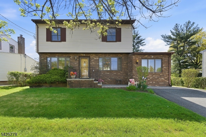 38 Atkins Ter Property Photo 3