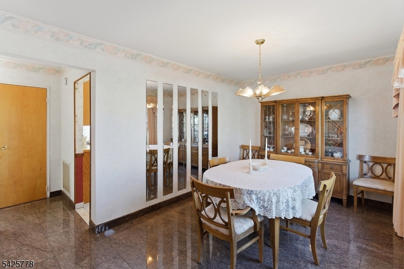 38 Atkins Ter Property Photo 8