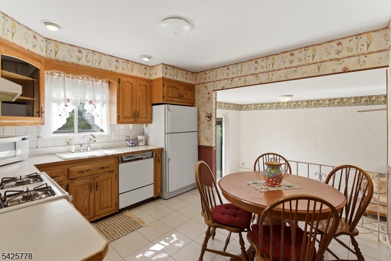 38 Atkins Ter Property Photo 11