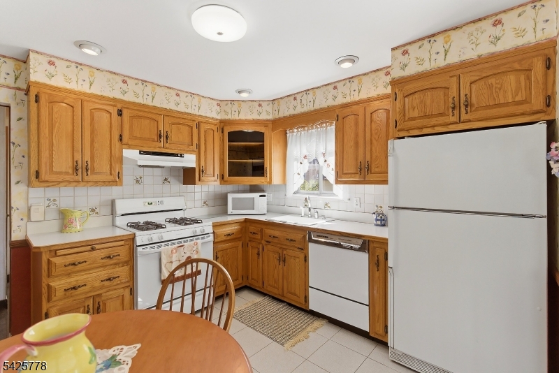 38 Atkins Ter Property Photo 13