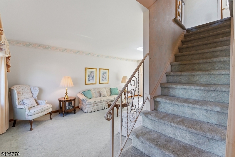38 Atkins Ter Property Photo 18