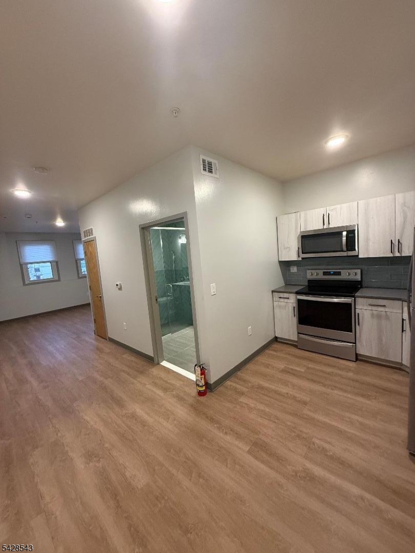 70 W Grand 17 Property Photo 3