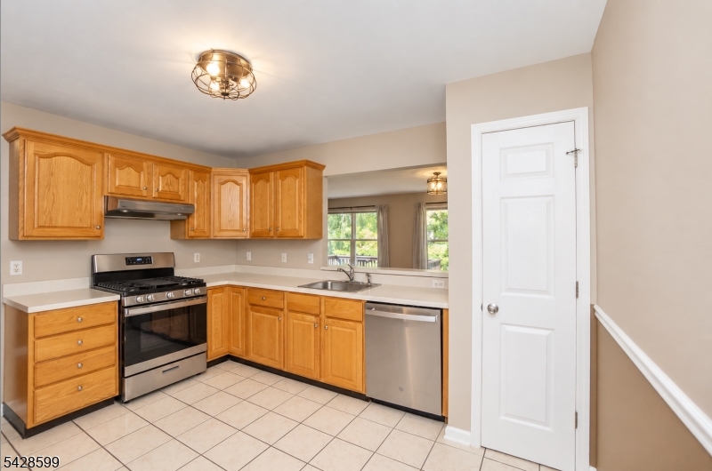4 Eagles Nest Ln Property Photo 3