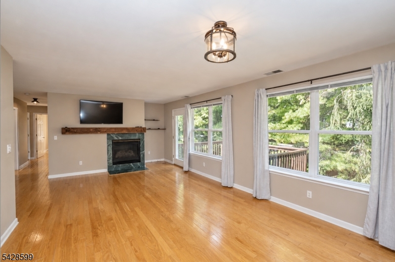 4 Eagles Nest Ln Property Photo 5