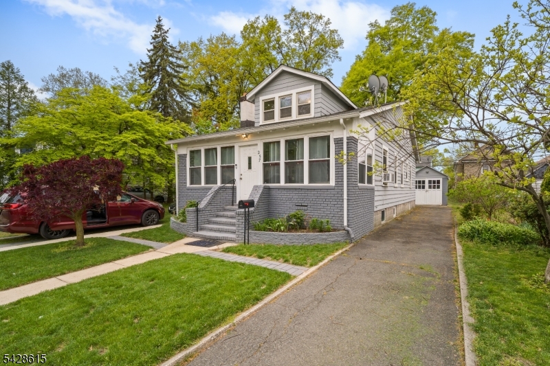 257 Brighton Ave Property Photo 2