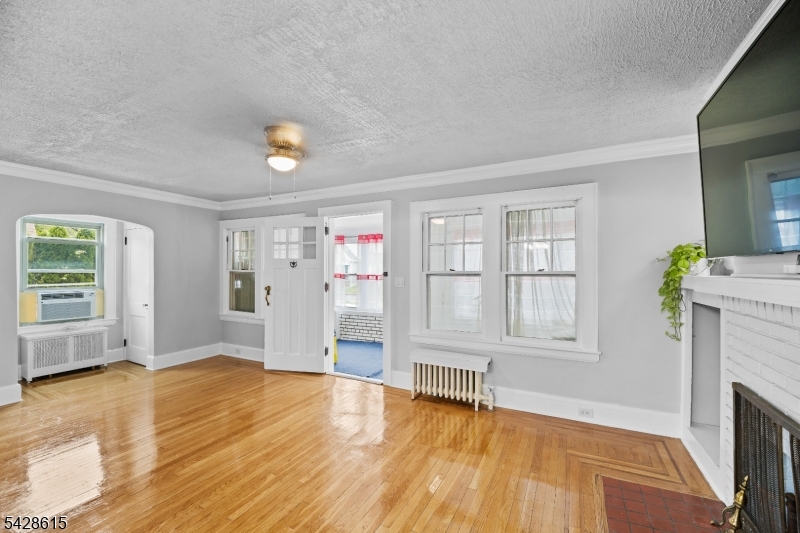 257 Brighton Ave Property Photo 4