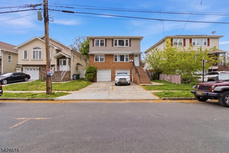 1129 E Henry St Property Photo 1