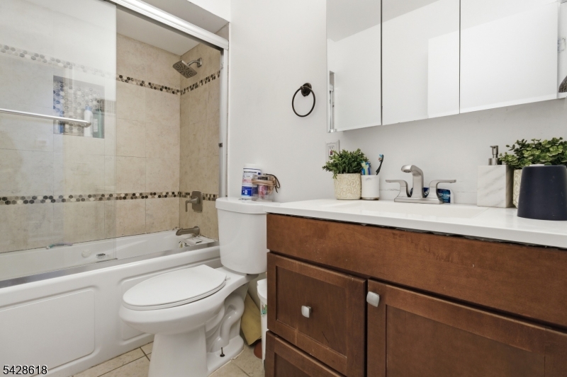 1129 E Henry St Property Photo 12
