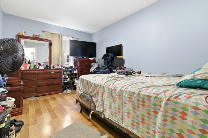 1129 E Henry St Property Photo 13