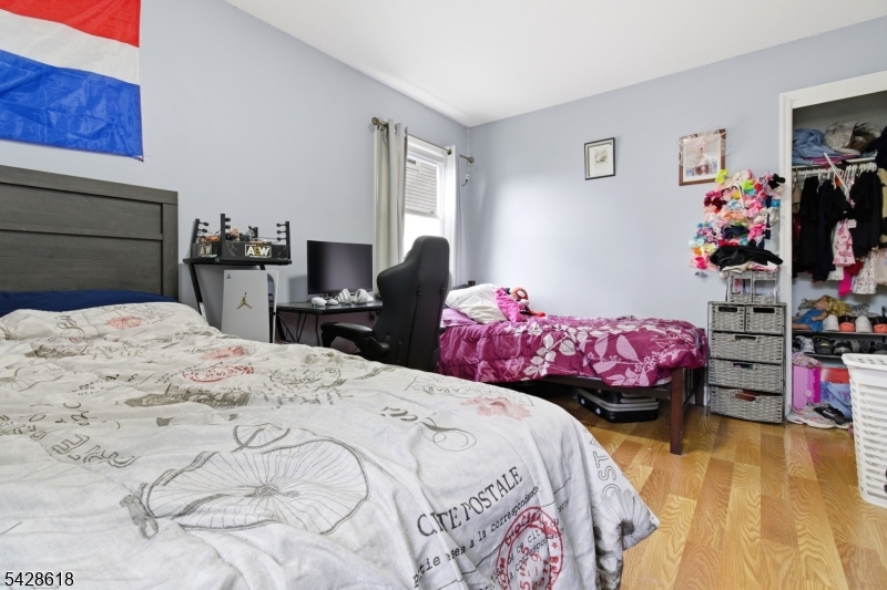1129 E Henry St Property Photo 15