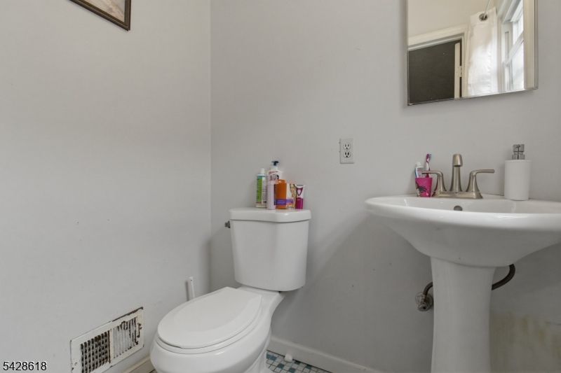 1129 E Henry St Property Photo 20