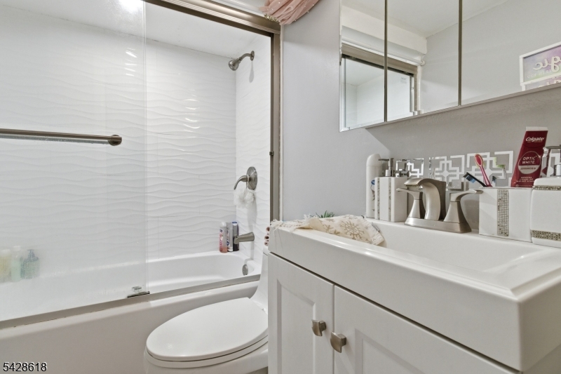 1129 E Henry St Property Photo 25