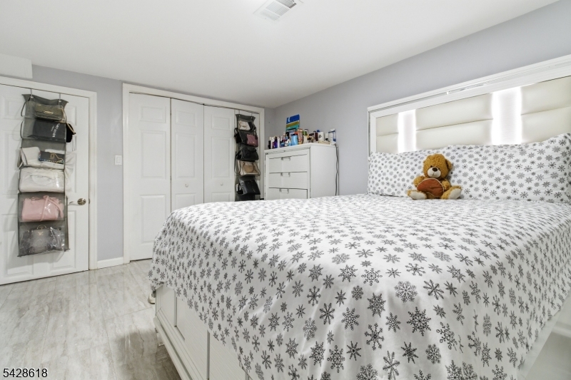 1129 E Henry St Property Photo 28