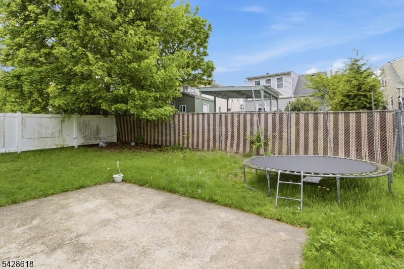 1129 E Henry St Property Photo 41