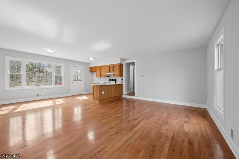315 Hudson Ave Property Photo 13