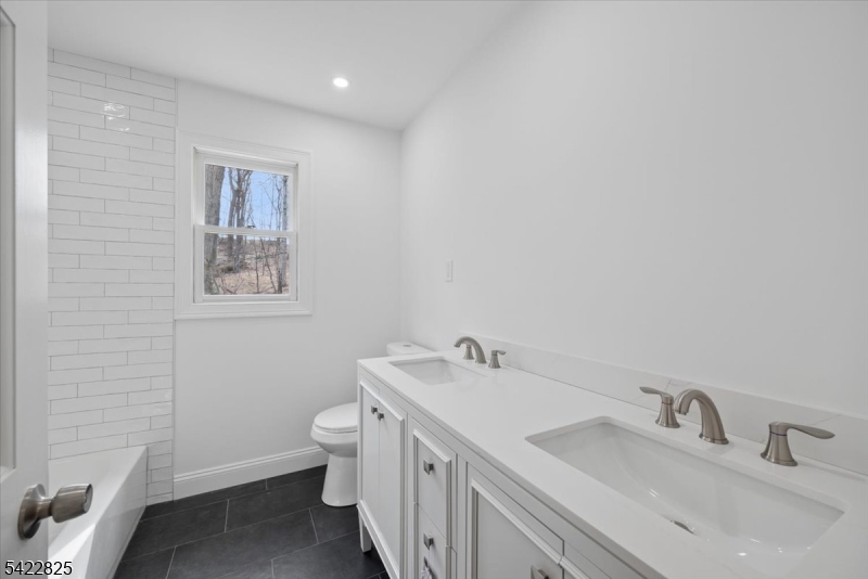 315 Hudson Ave Property Photo 16