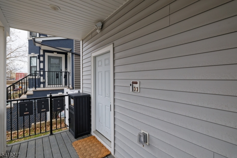 81 N Grove St 3 Property Photo 4