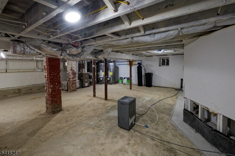 81 N Grove St 3 Property Photo 38