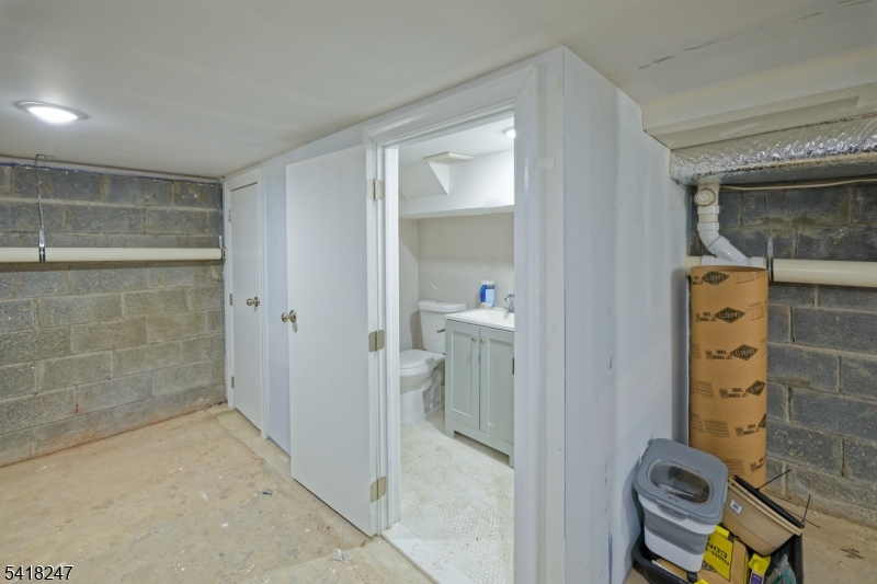 81 N Grove St 3 Property Photo 43