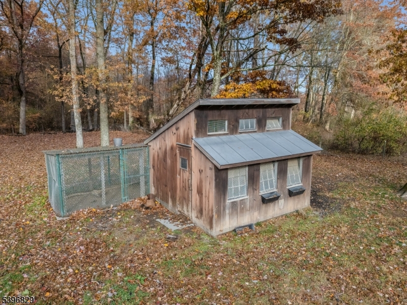 140 Driftway East Property Photo 32