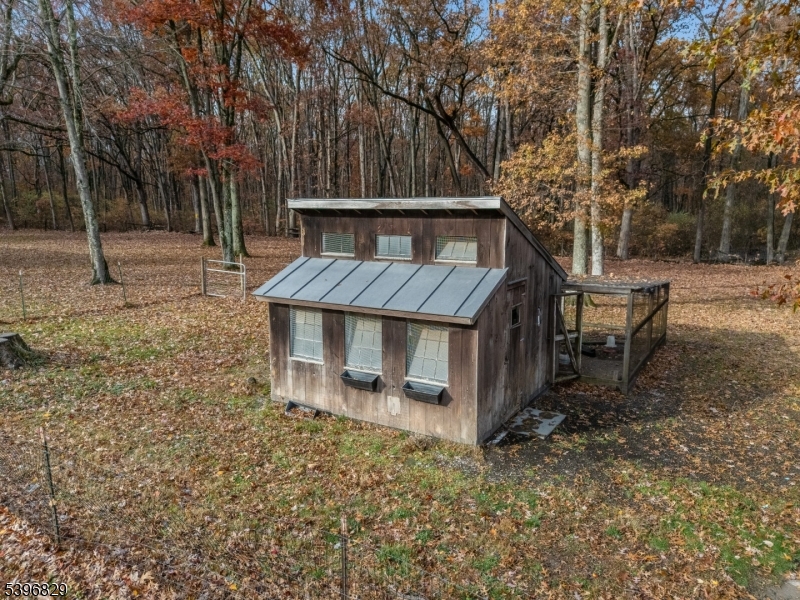 140 Driftway East Property Photo 33