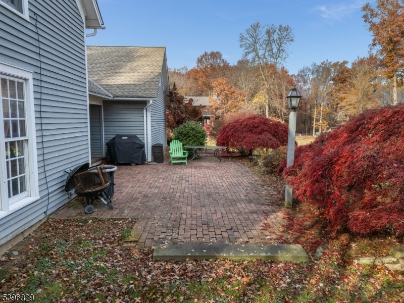 140 Driftway East Property Photo 43