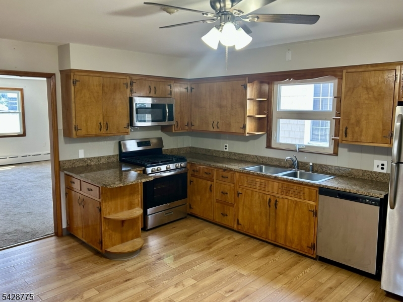 650 Main St Property Photo 18