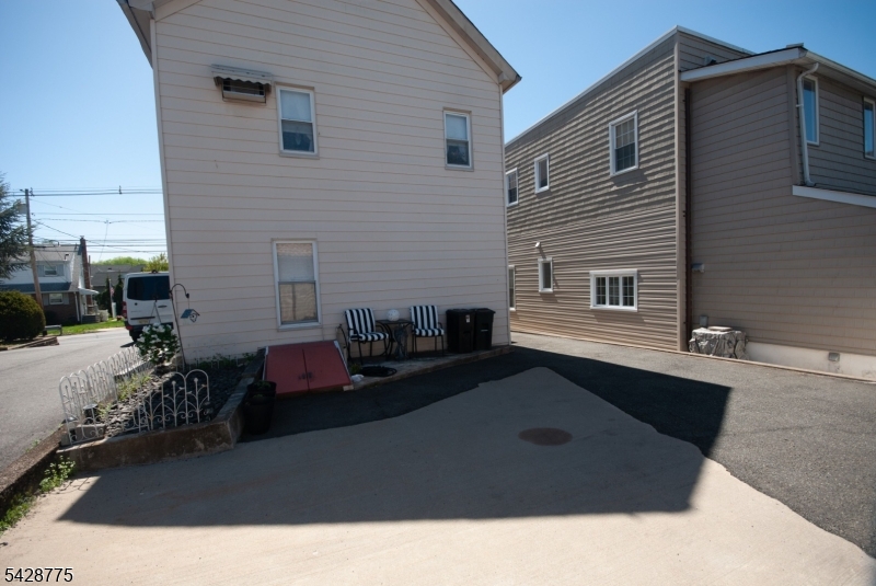 650 Main St Property Photo 25