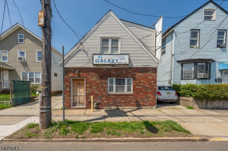 528 Spring St 3 Property Photo 1