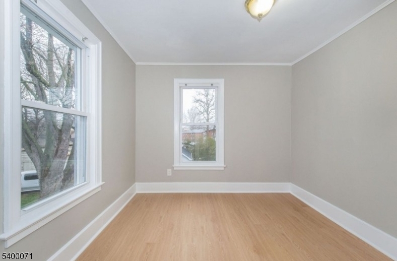 25 Henry St 2 Property Photo 6