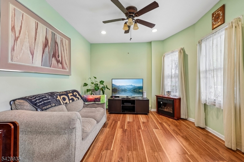 50 Preston St Property Photo 8