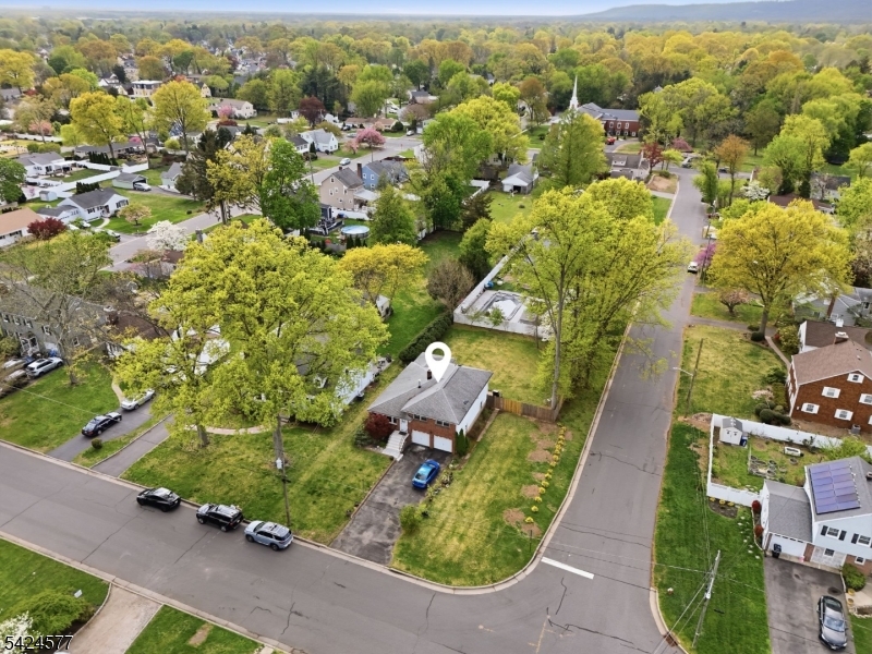 1400 Field Ave Property Photo 4
