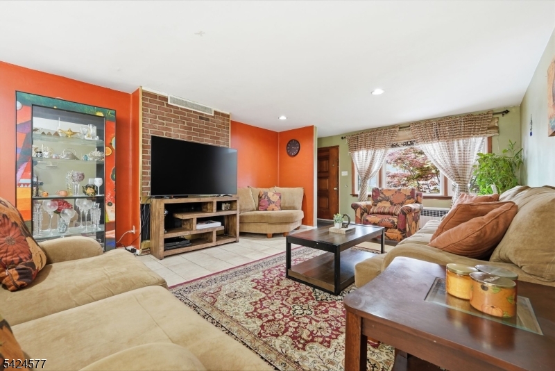 1400 Field Ave Property Photo 5
