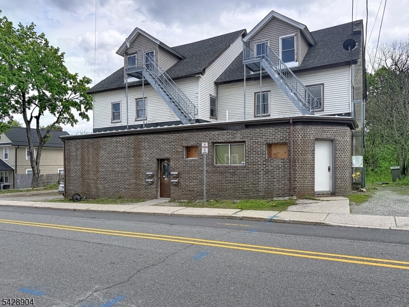 174 Main St 2r Property Photo 9