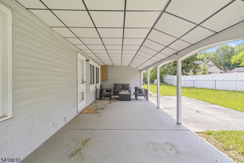 2 Budhollow Ln Property Photo 10