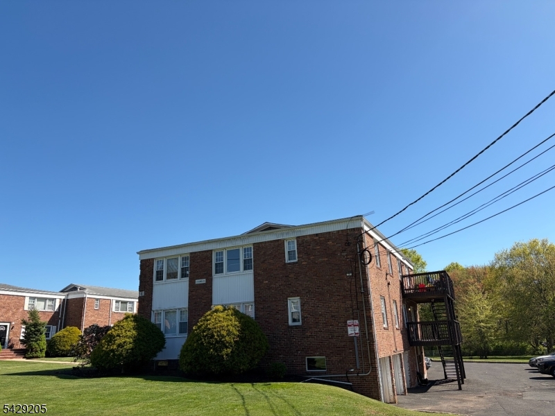 6 Columbia Dr 1A Property Photo 1