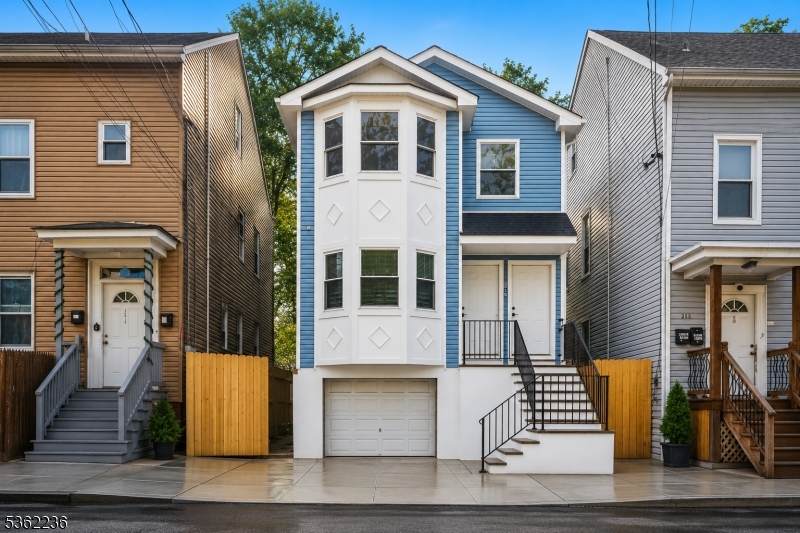 253 N 4Th St Property Photo 1