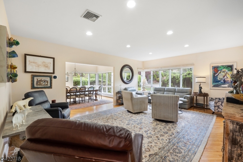 4 Chadwick Ct Property Photo 3