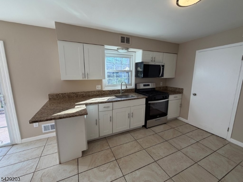 177 Victor St Property Photo 3
