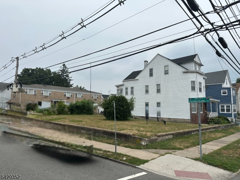 82 Montclair Ave Property Photo 2