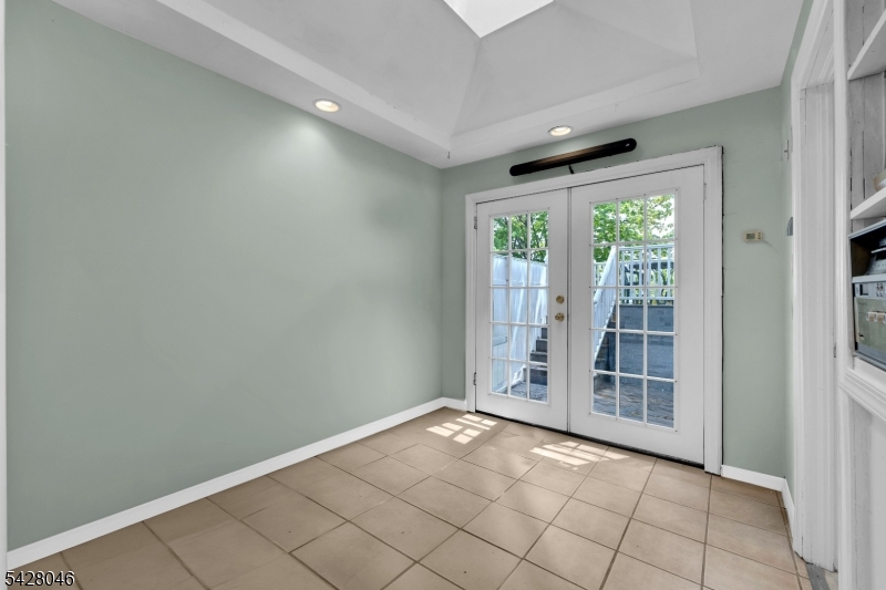 17 E Church St Property Photo 9