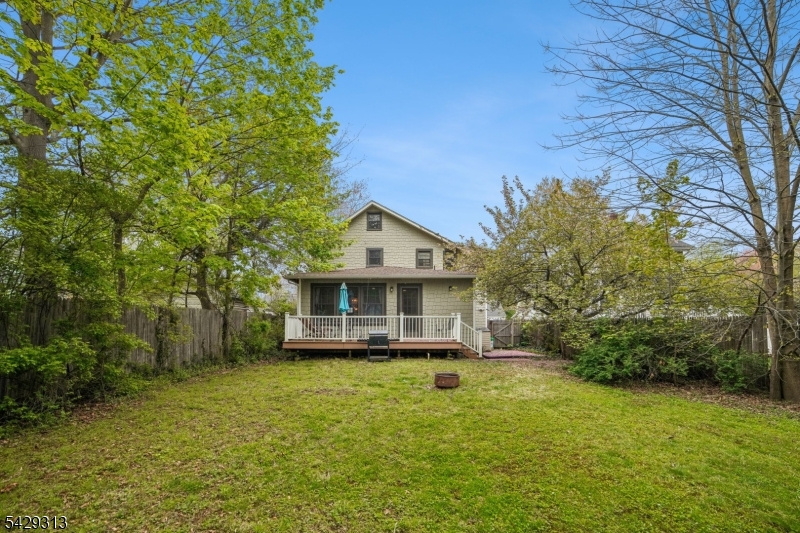 8 Brookside Pl Property Photo 2