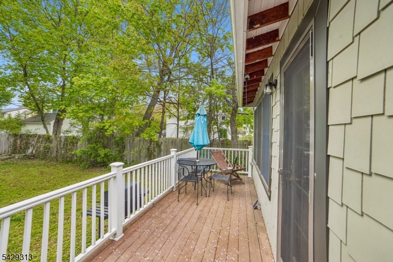 8 Brookside Pl Property Photo 3